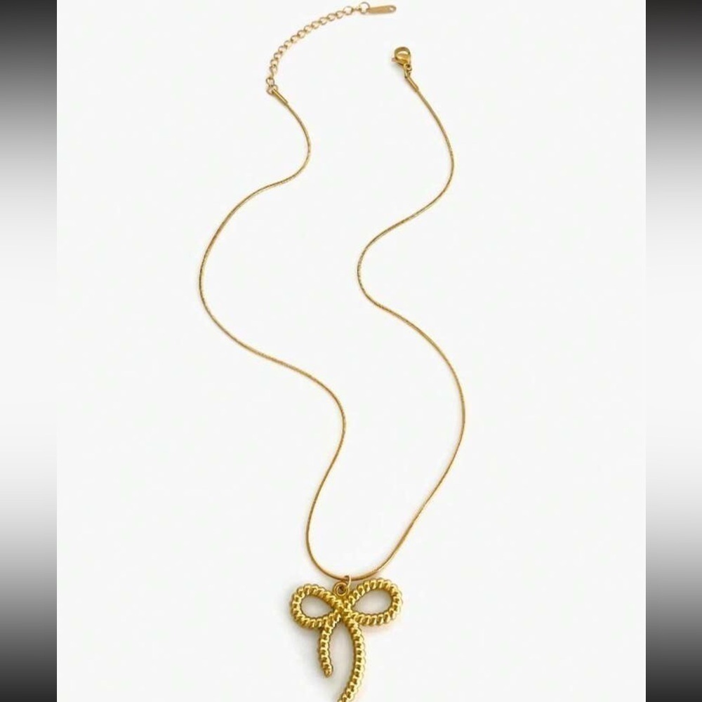 Bow knot coquette gold necklace